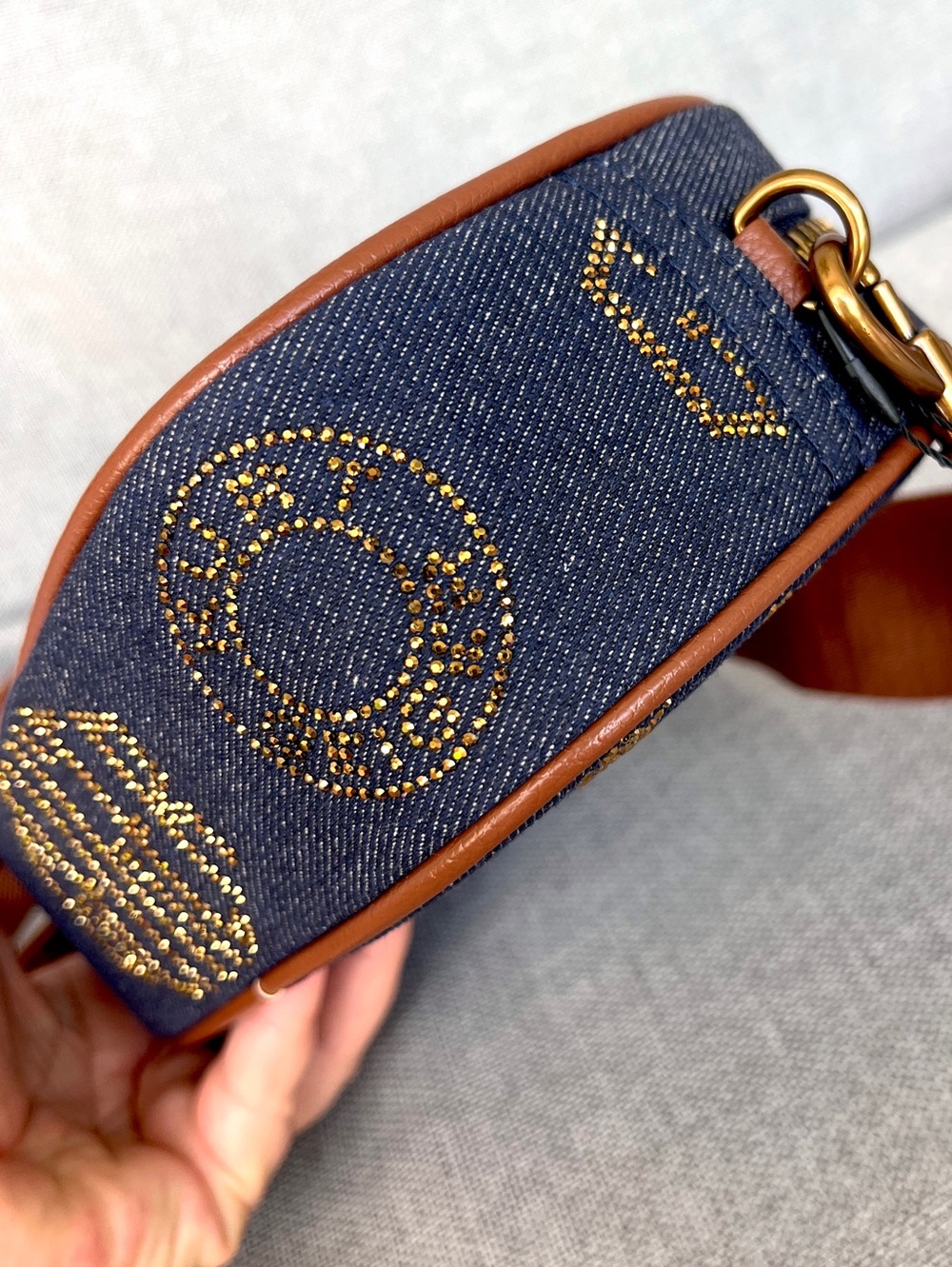 Kurt Geiger Chiswick Camera Denim Crystal Logo chain wide strap dark blue wash - Picture 9 of 17